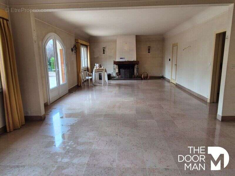 Maison à LE PERRAY-EN-YVELINES