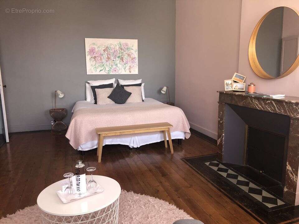 Pauillac Maison en pierre T7--TERRAIN 1847 m2 - Calme- Parfait - Maison à PAUILLAC