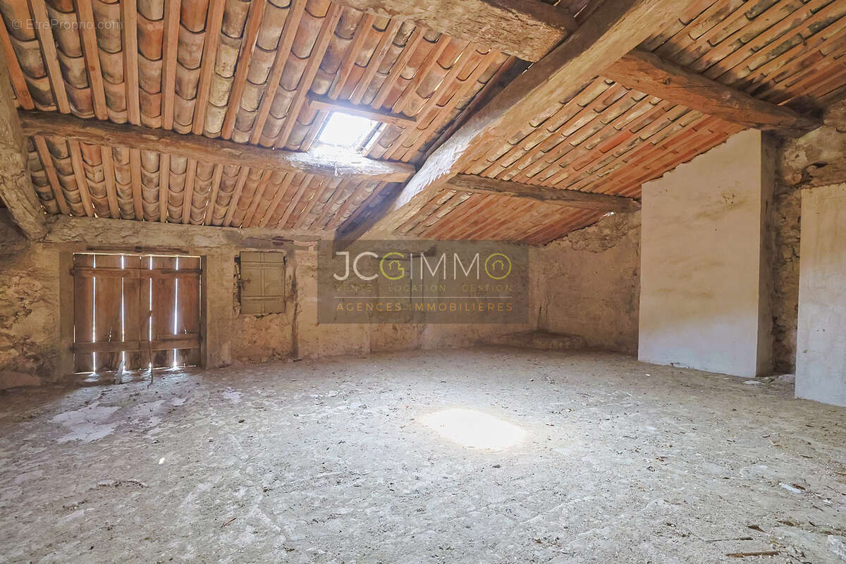 Bastide de 800m2 sur un terrain de 657m2 - photo 15
