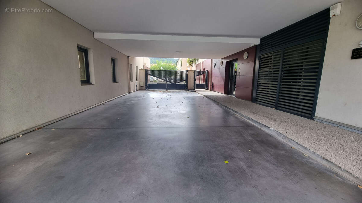 Commerce à SOLLIES-PONT