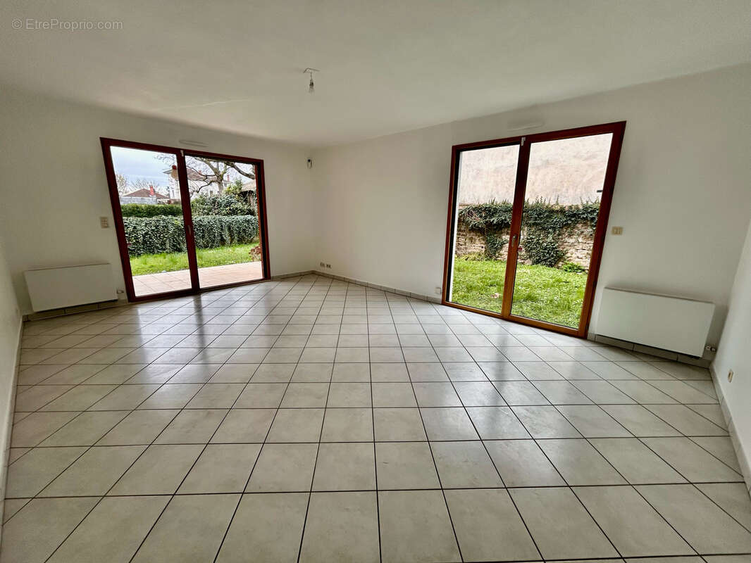 Appartement à LIMAS