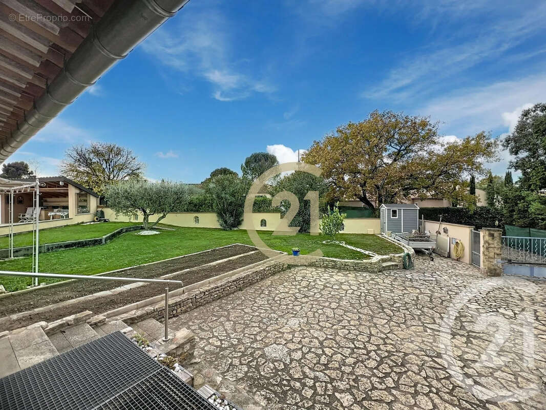 Maison à MONTAREN-ET-SAINT-MEDIERS