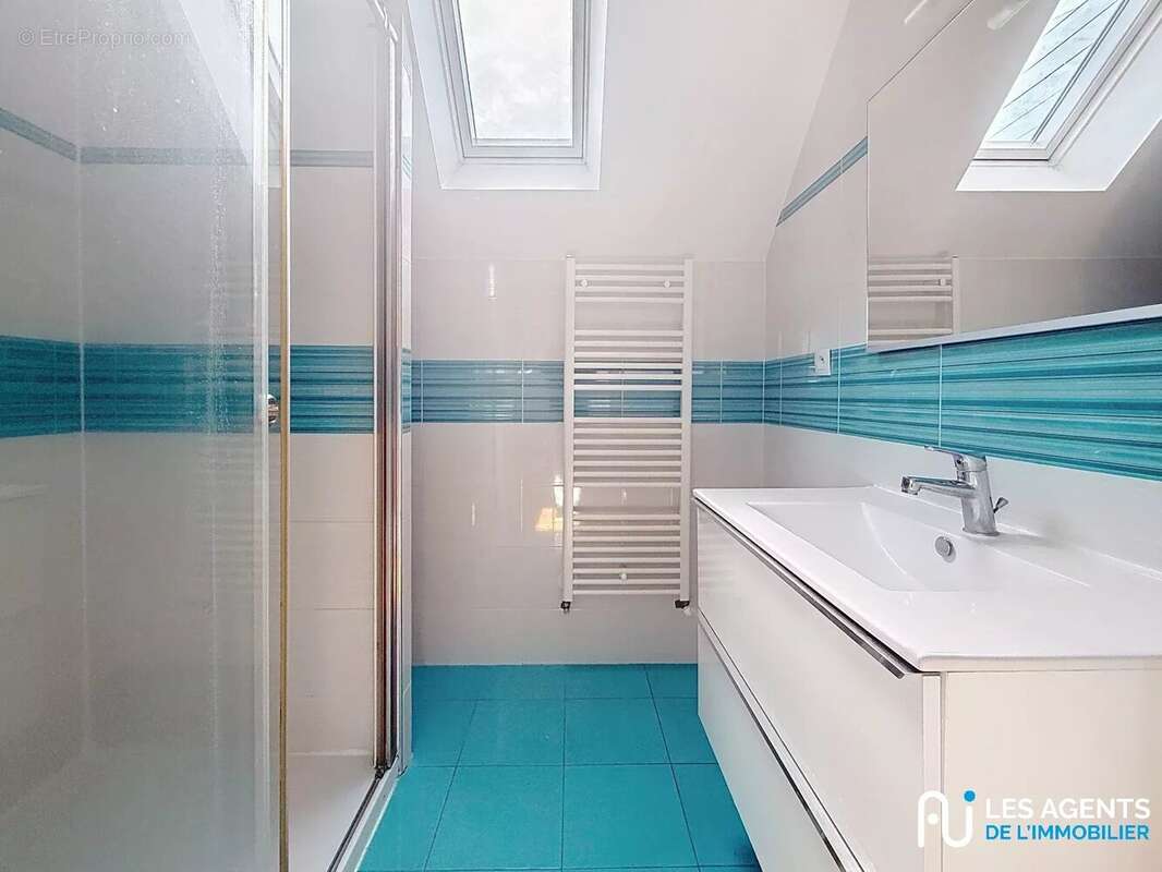 Maison 103 m² à Saint-Jean-De-La-Ruelle  - photo 9