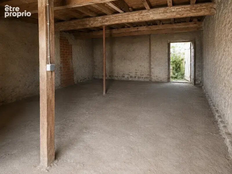 Remise de 80m2 à rénover avec jardinet - photo 3