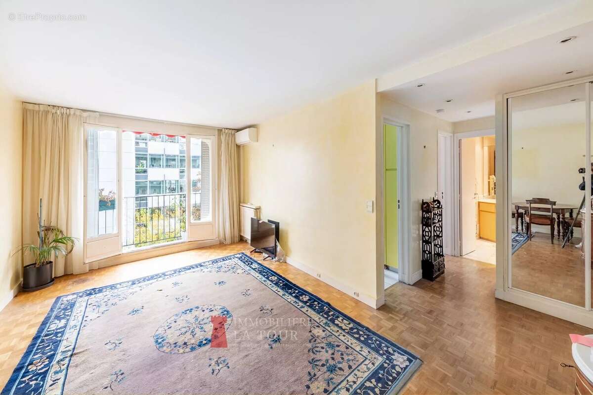 Appartement à PARIS-15E
