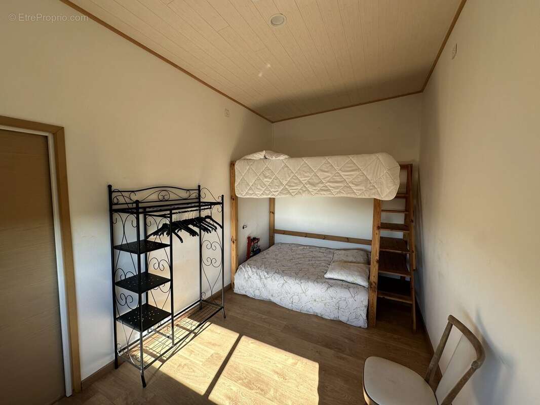 Commerce à TREMBLAY-LES-VILLAGES