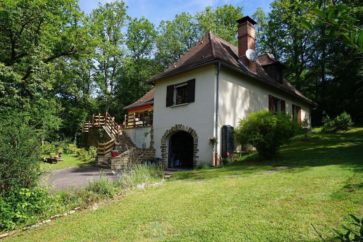 Charmante demeure Périgourdine nichée sur les hauteurs d'un village médieval. - photo 4