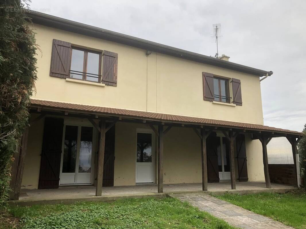 Maison à GENNETINES