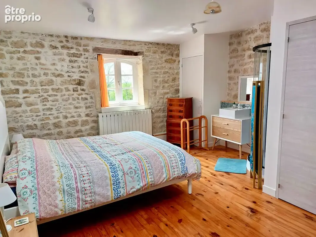Elegante maison non-mitoyenne avec gîte, vaste dépendances, 2 km du centre ville - photo 18