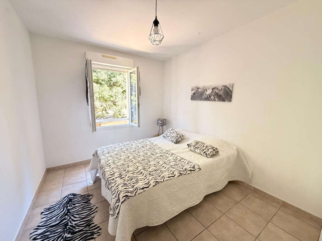 NIMES VACQUEROLLES Superbe maison 5 pièces de 115 m2 avec garage de 50 m2 et jardin - photo 13