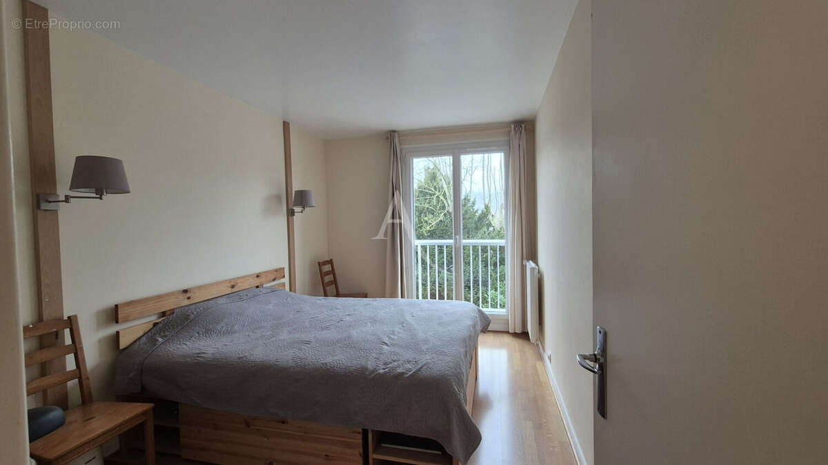 Appartement à BURES-SUR-YVETTE