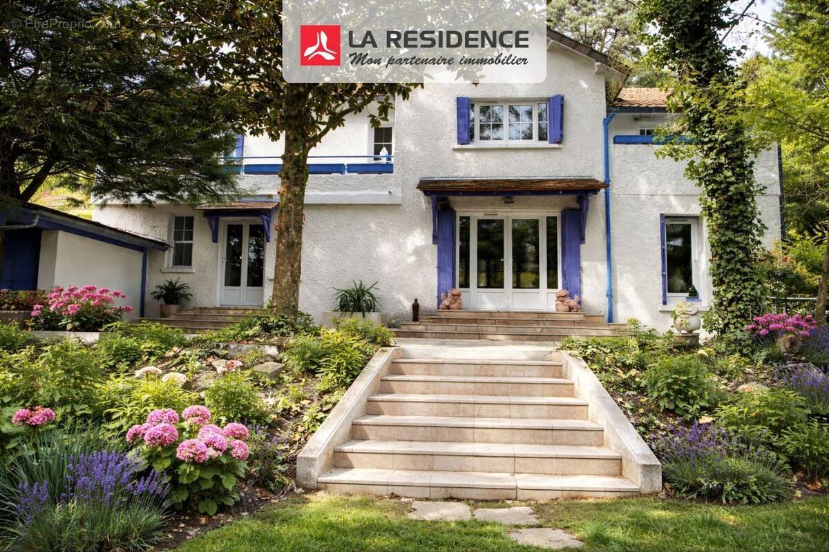 Maison à LA ROCHE-GUYON