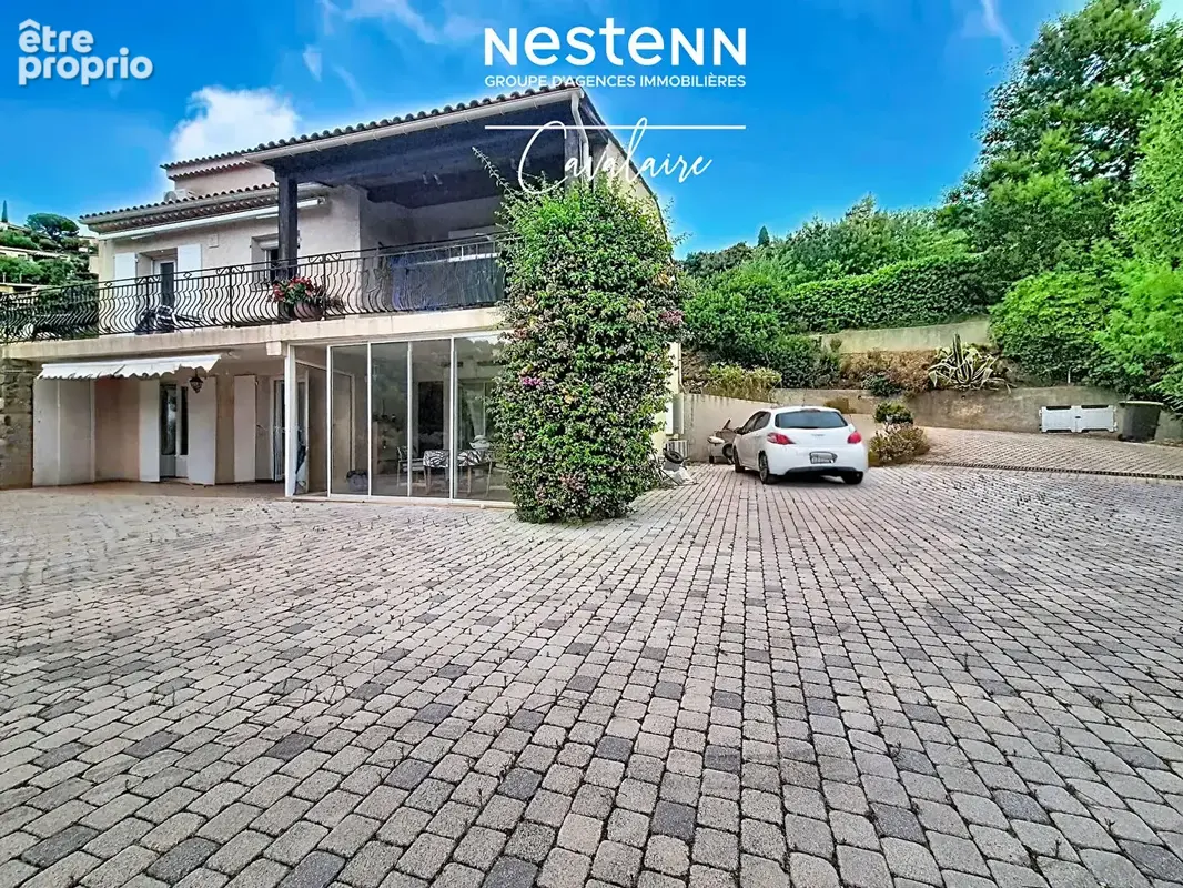 Photo Appartement à Cavalaire-Sur-Mer au prix de 397 735€