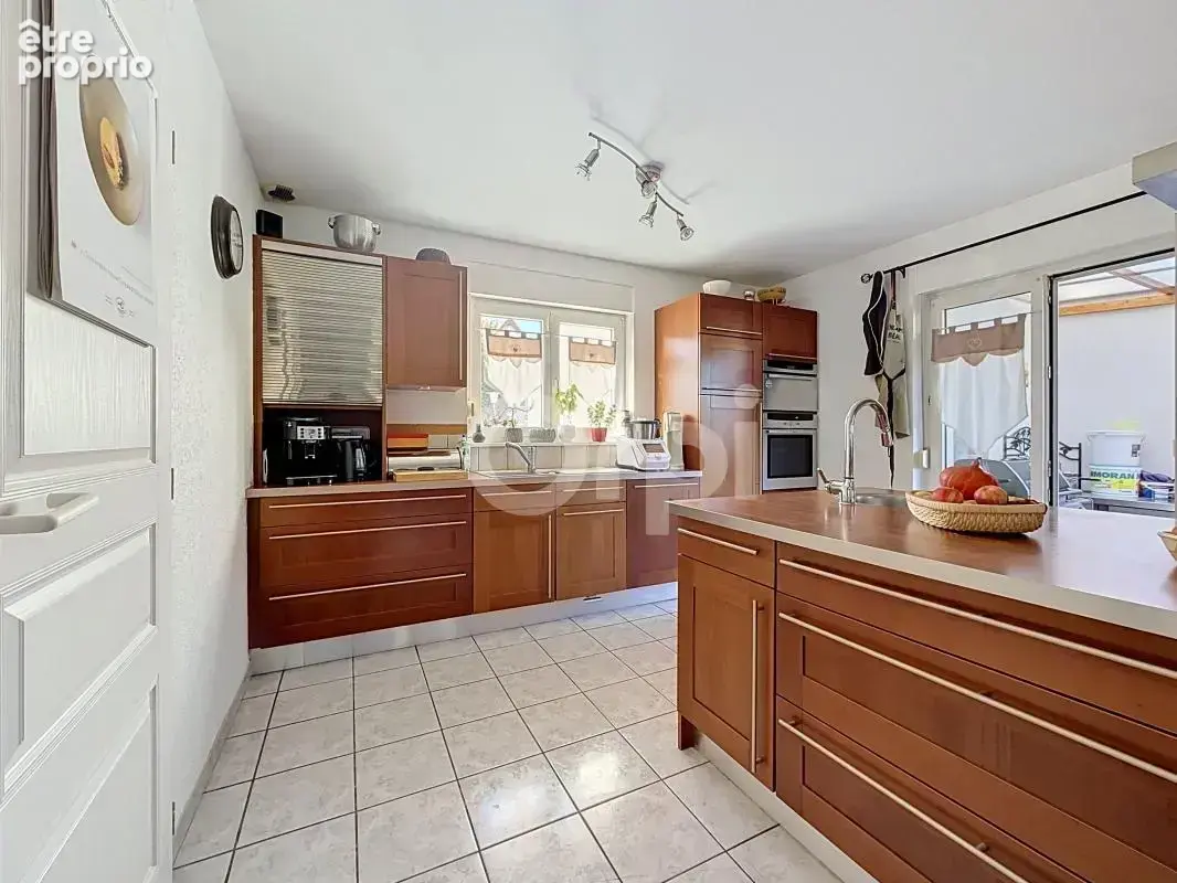 A vendre KEMBS – Maison avec piscine et Garage indépendant de 60m²: Un bien aux multiples possibilités - photo 1
