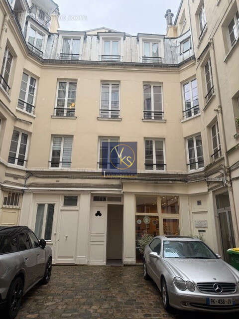 Appartement à PARIS-1E