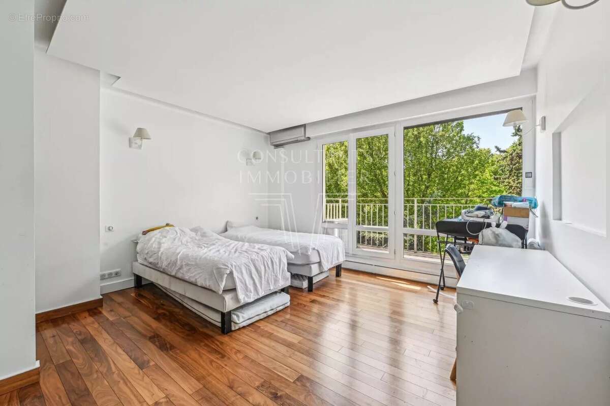 Appartement à NEUILLY-SUR-SEINE