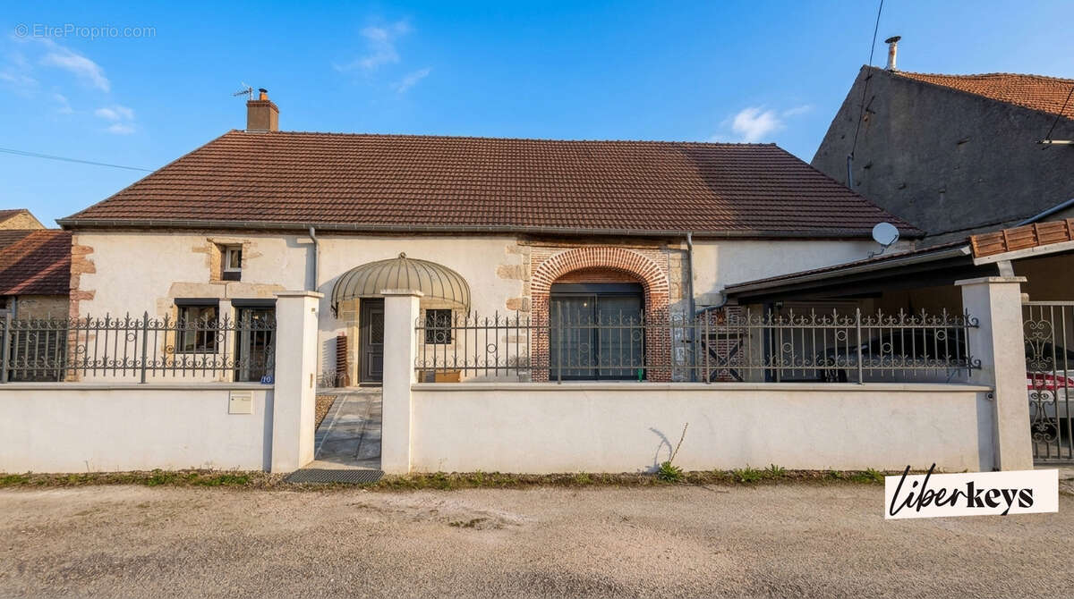 Maison à AUXONNE