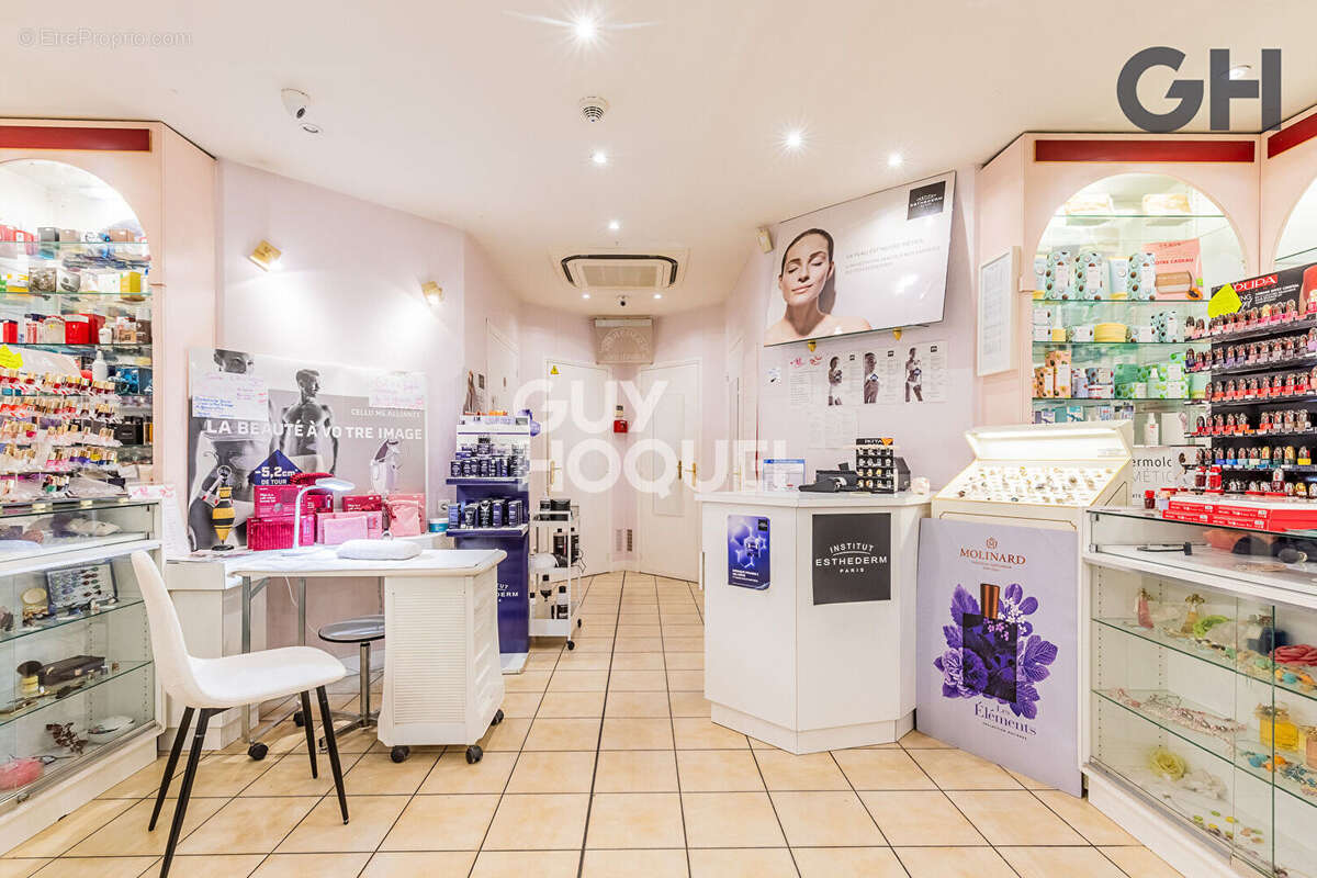 Commerce à SAINT-PIERRE-DU-PERRAY