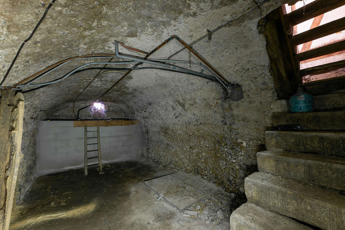 Propriété Le Breuil Sur Couze 9 pièce(s) 192 m2 - photo 12