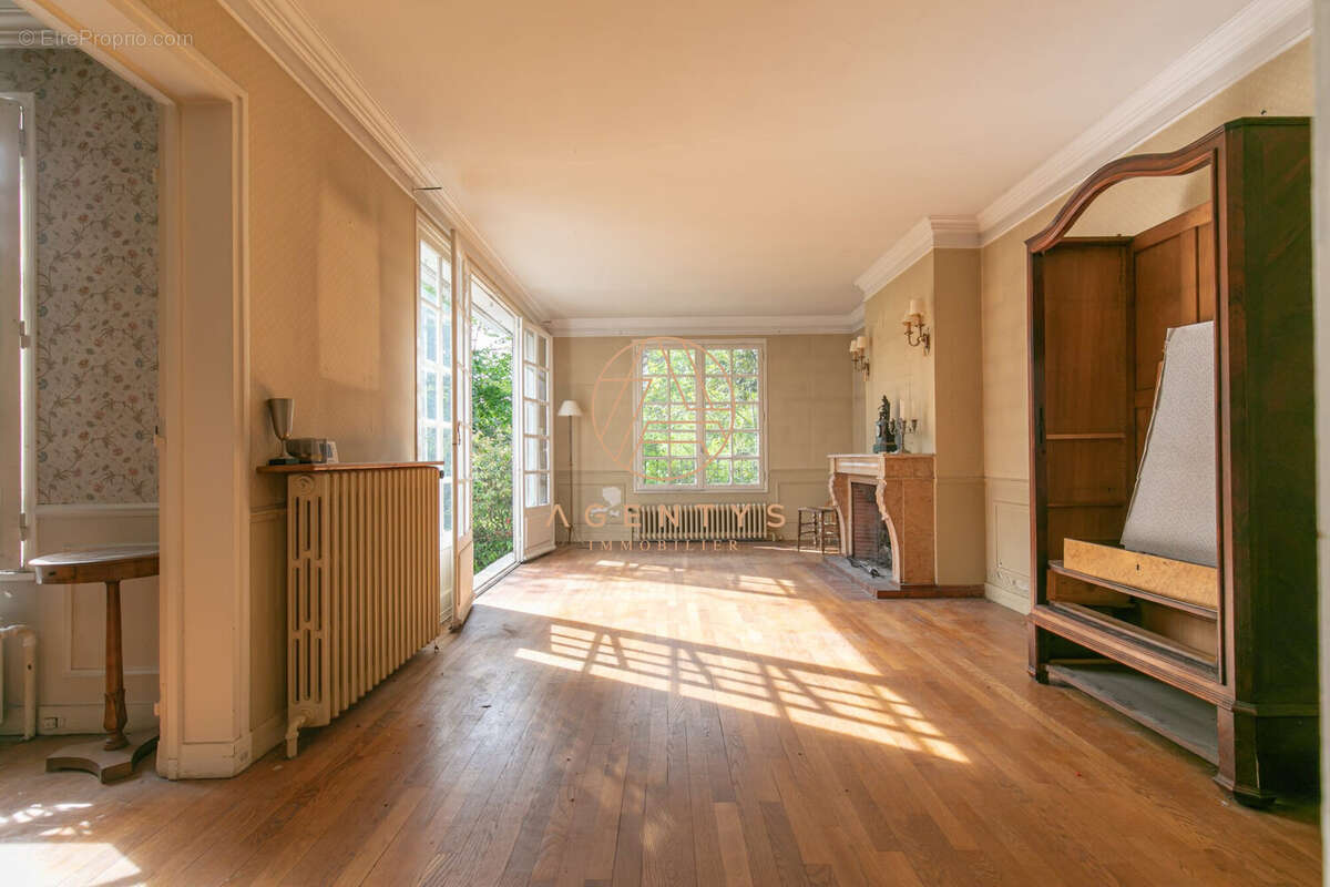 Maison à SAINT-MAUR-DES-FOSSES