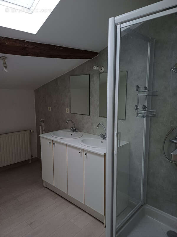 Maison à LA CHAIZE-LE-VICOMTE