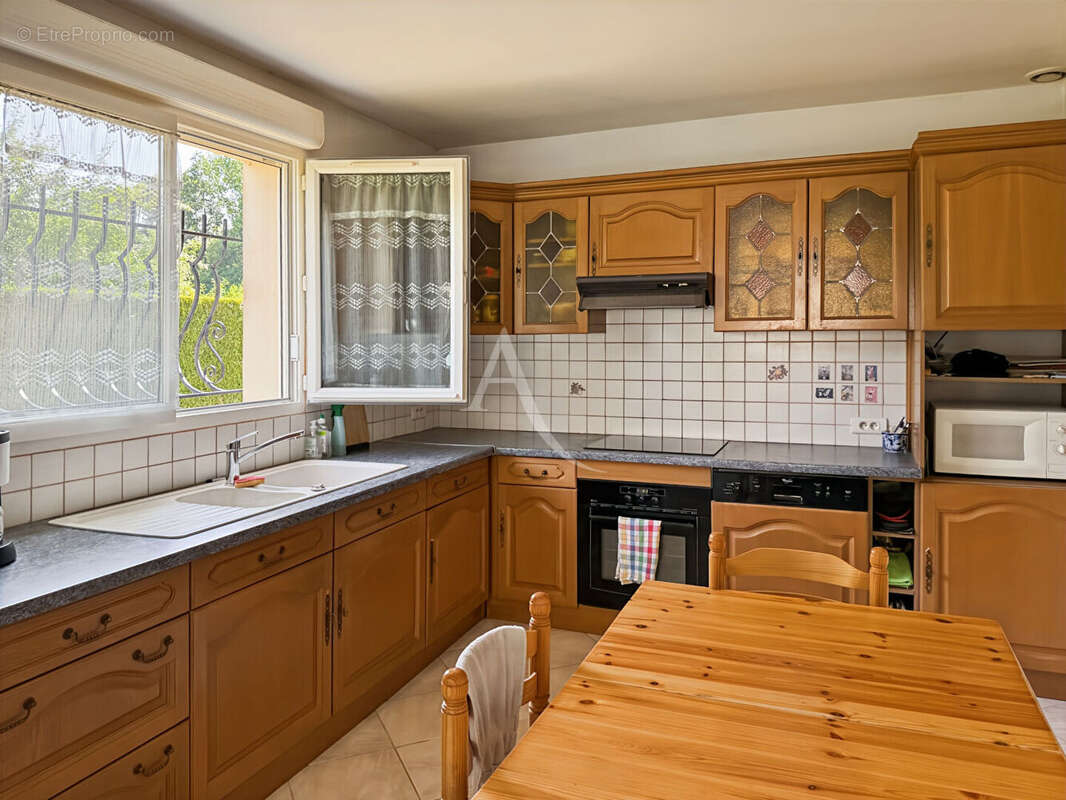 Maison individuelle avec double garage et dependance - photo 6