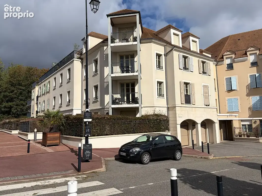 Buc  cerf volant grand f3  dernier etage avec balcon, cave et parkings - photo 11