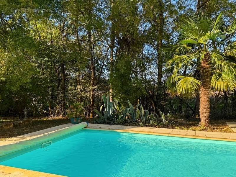 Maison à VIC-FEZENSAC