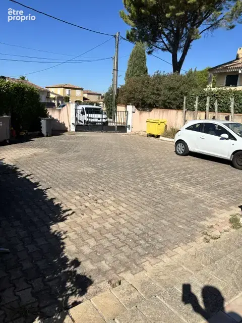 Murs d'un local commercial de 350M2 avec une maison T5 à Marignane. - photo 3