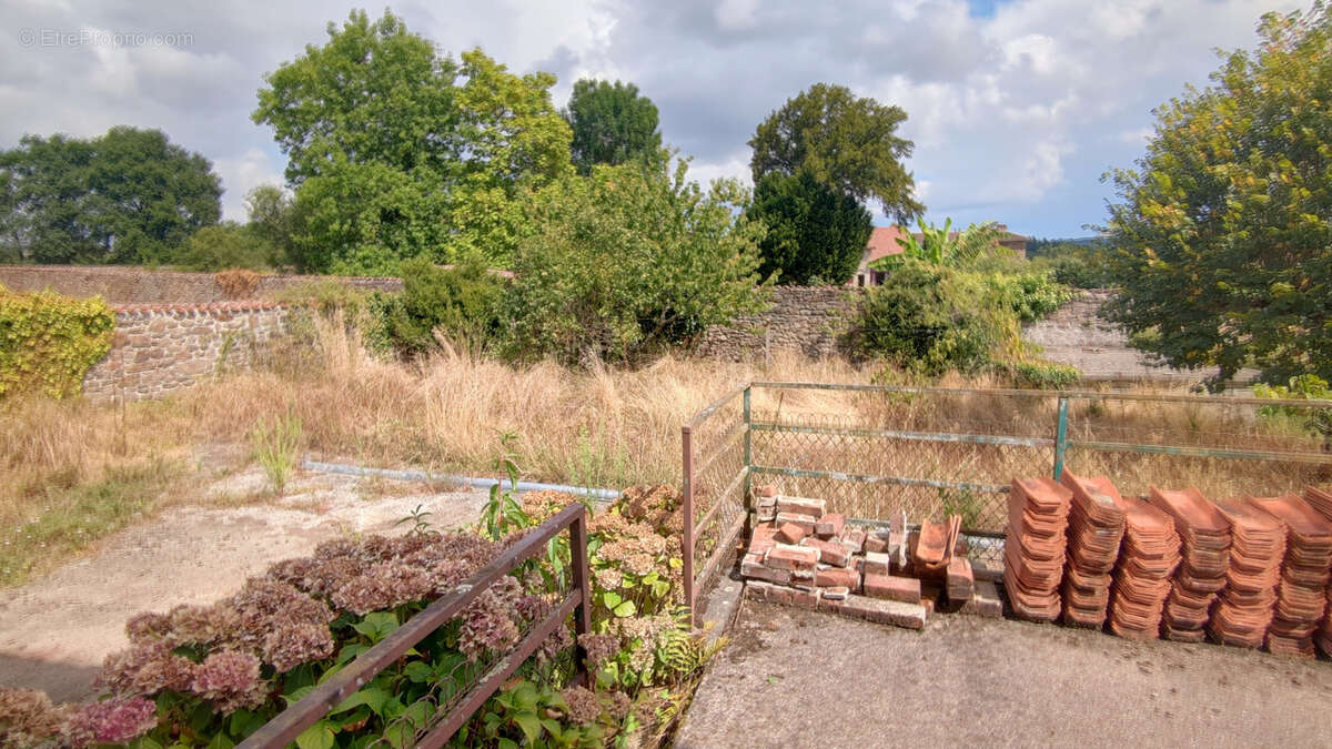 Maison à SAINT-YRIEIX-SOUS-AIXE