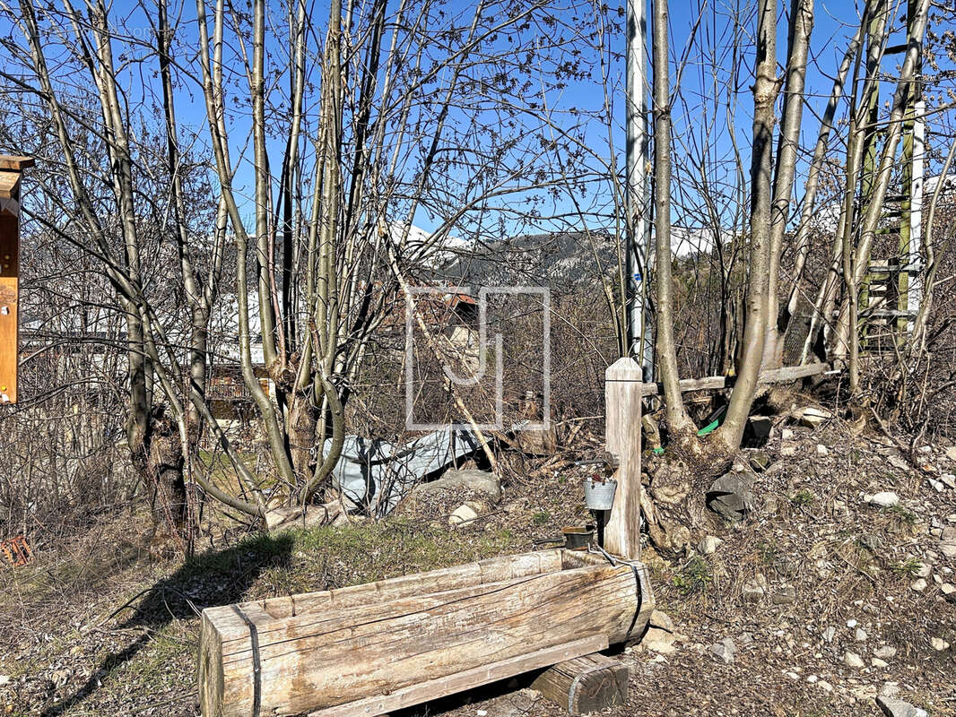 Maison à LE LAUZET-UBAYE