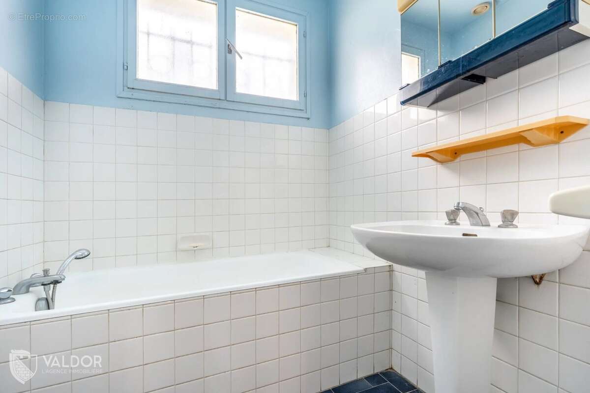 Maison à LA TOUR-DE-SALVAGNY