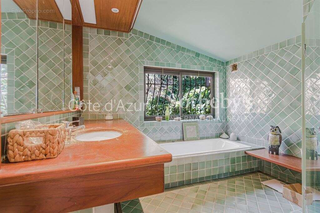 Théoule-sur-Mer – Villa provençale de 180 m² avec vue mer panoramique, piscine et hammam - photo 13