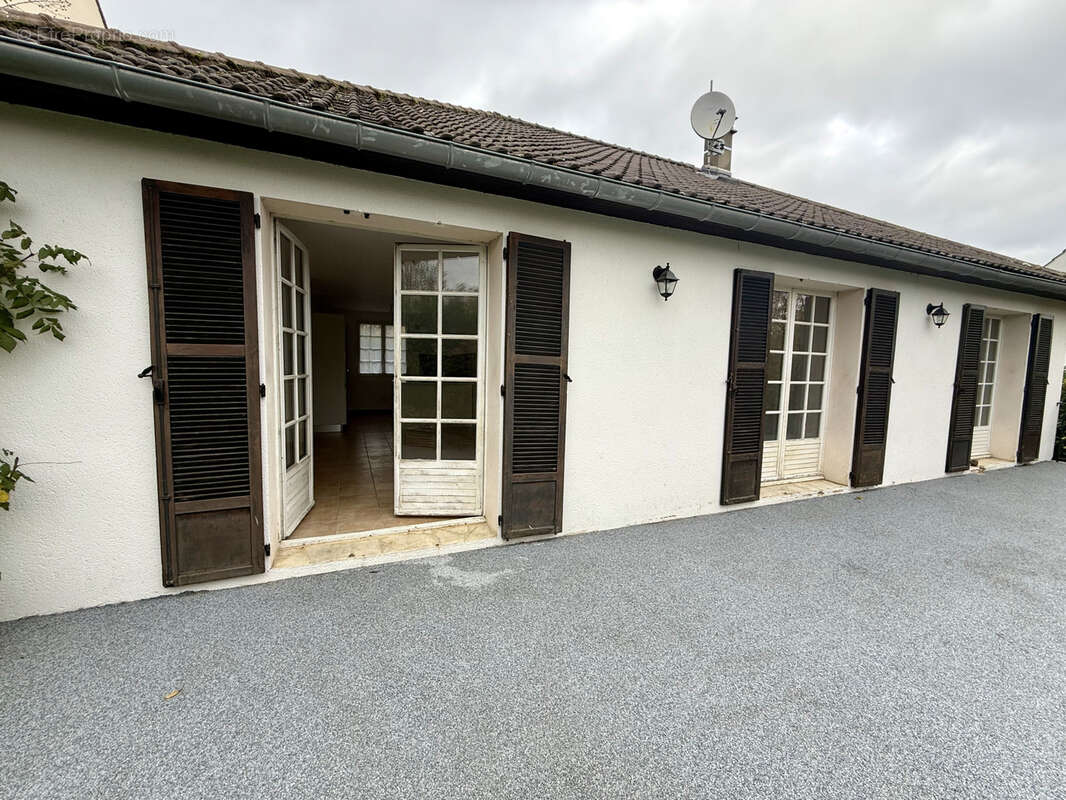 Maison à MORAINVILLIERS