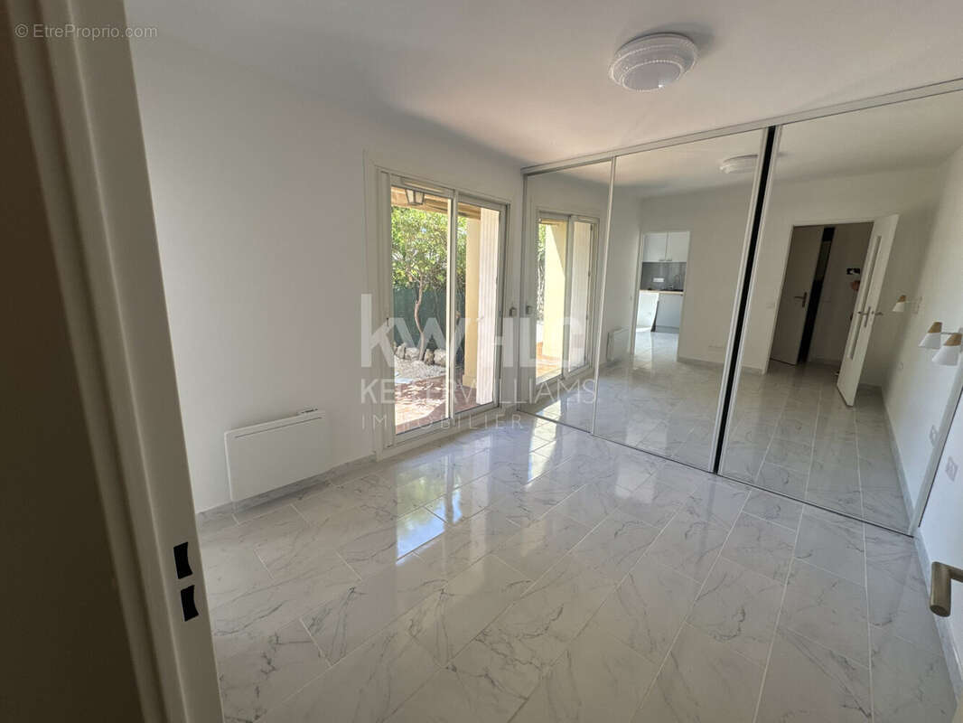 Appartement à SAINT-LAURENT-DU-VAR