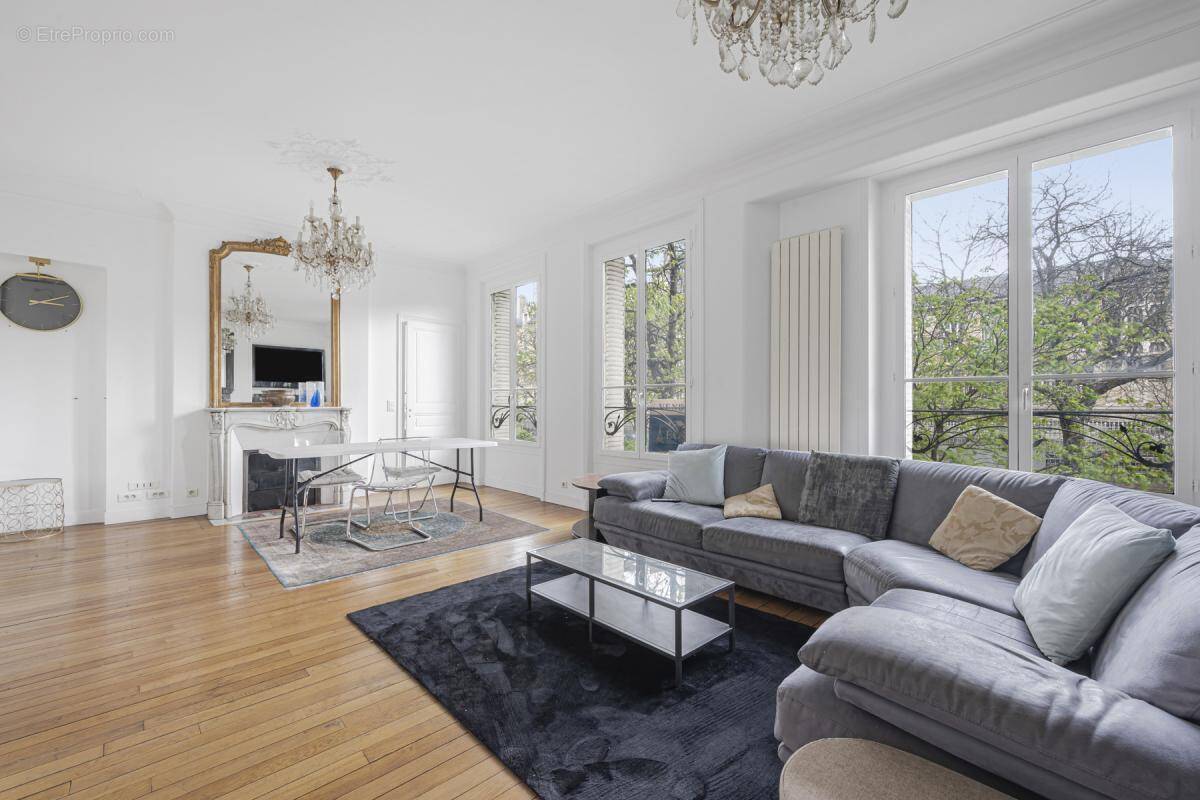 Appartement à PARIS-15E