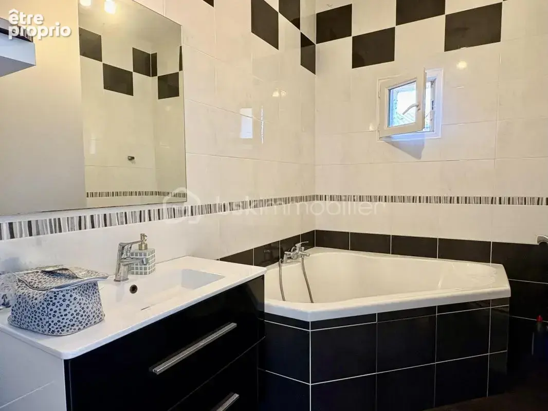 Maison familiale de 150 m² avec garage à vendre à Ponteilla (66) - photo 10