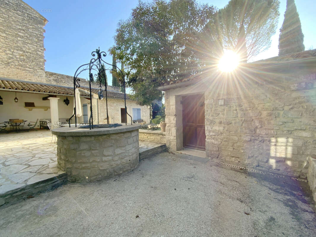 Belle maison de village en pierre avec jardin. - photo 7
