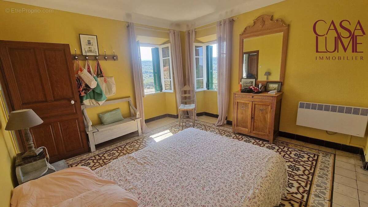 F6 de 125 m² + Studio de 28 m² + caves - photo 15