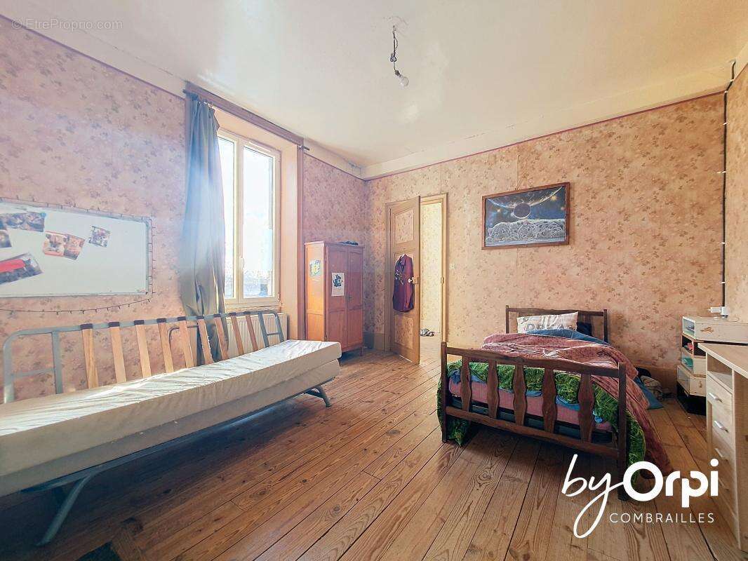 Maison à MONTEL-DE-GELAT