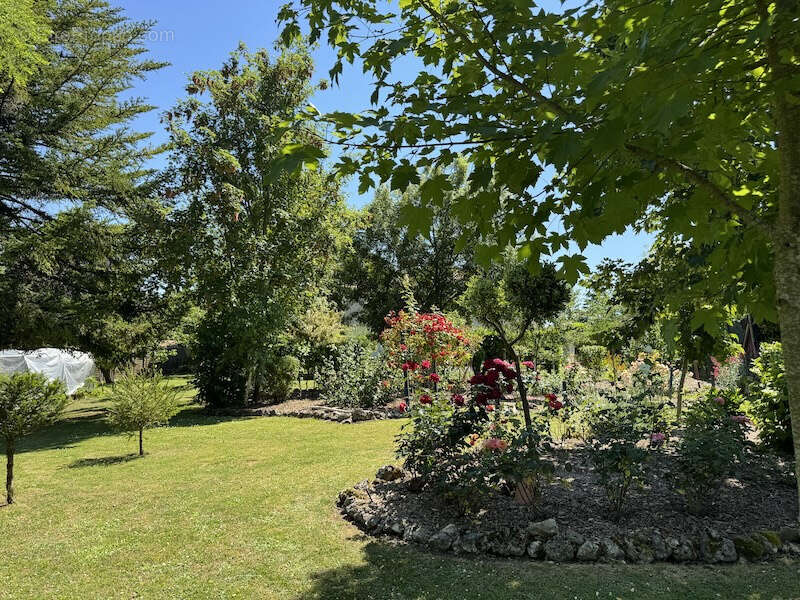 Maison à MONTLIEU-LA-GARDE