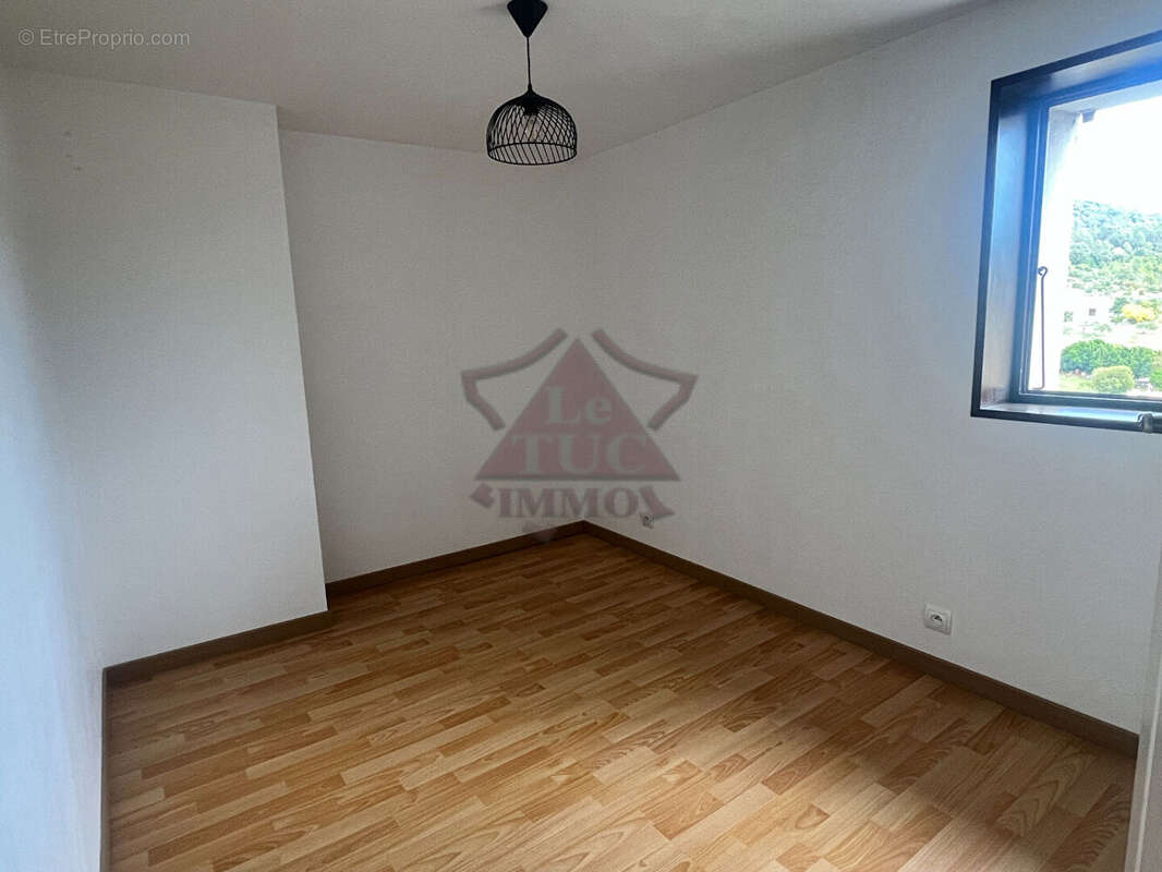 Maison à SAINT-BRES