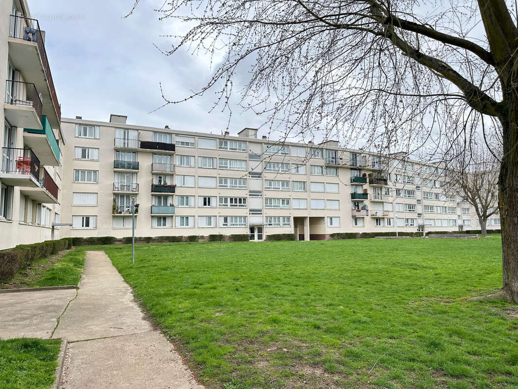 Appartement à SAINT-MICHEL-SUR-ORGE