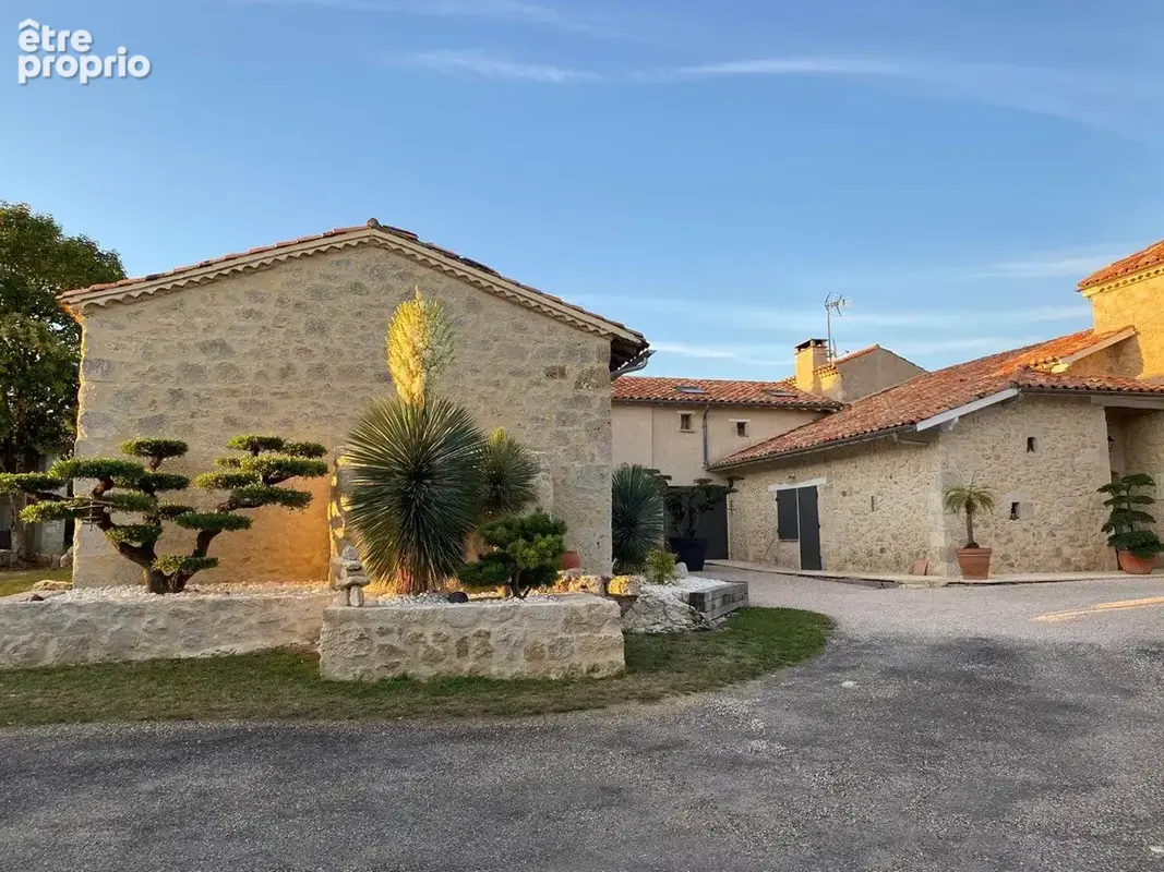 Charmante Maison en Pierre avec Piscine, Vues Panoramiques et Jardin Paisible - photo 5