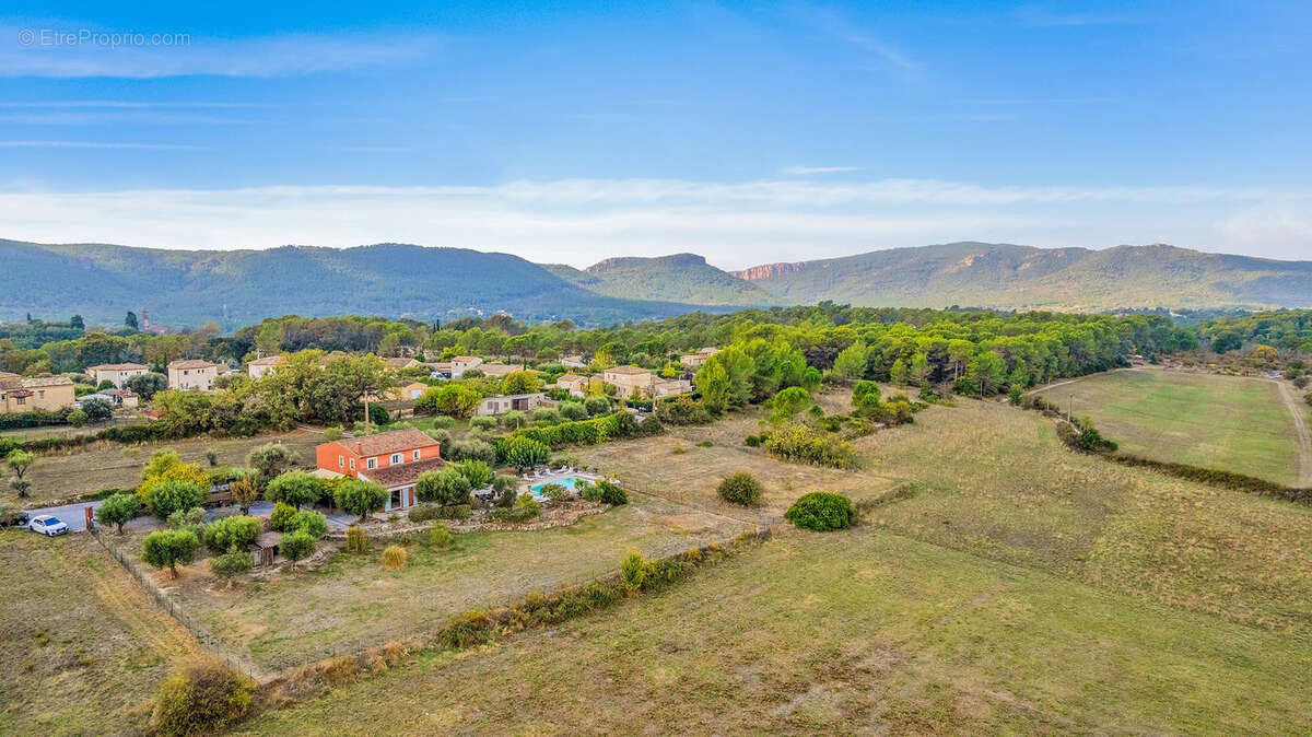 Maison à BAGNOLS-EN-FORET