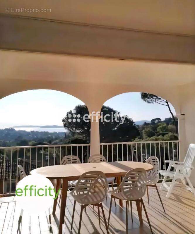 Appartement à GRIMAUD