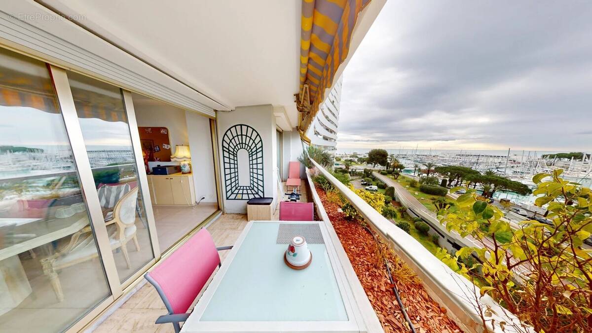 Appartement à VILLENEUVE-LOUBET