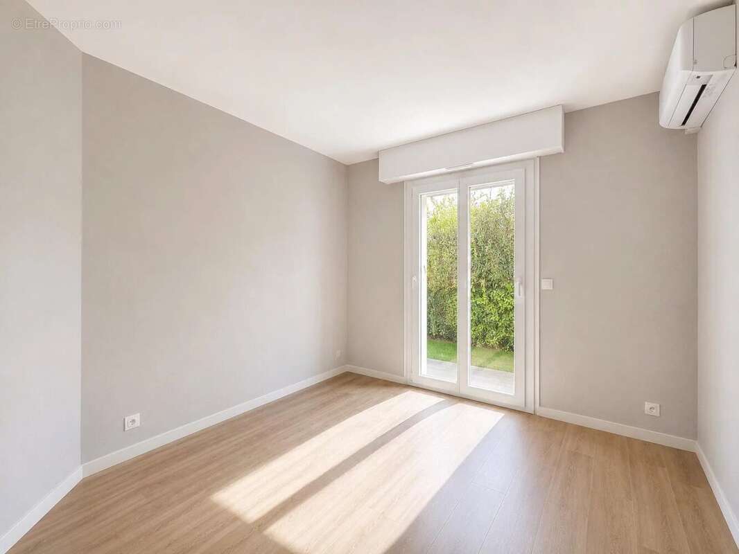 Nice Ventabrun – 4 pièces en rez-de-jardin avec vue mer, piscine, 2 stationnements - photo 12