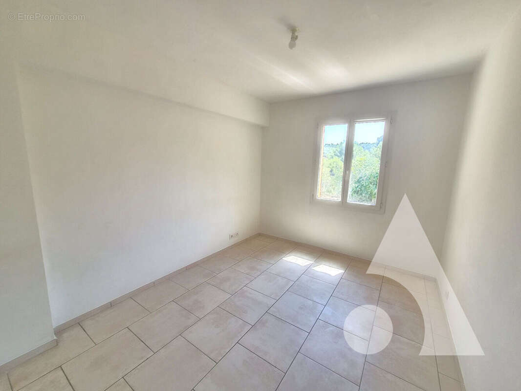 SILLANS-LA-CASCADE ? Maison de plain-pied de 88 m² sur terrain de 1.500 m² ? 282.000 - photo 11