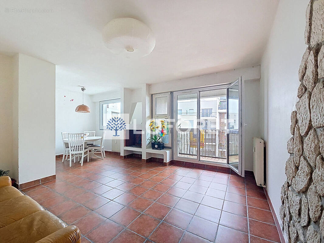 Appartement à FRESNES